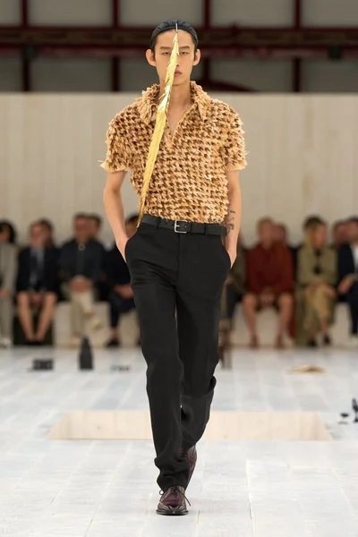 Look 50